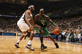 阿扎伦卡连续十场比赛得分超过出色防守，澳大利亚队不断突破！全场沸腾不已-爱游戏在线