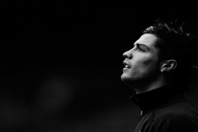 阿扎伦卡与90激战湖人分钟，表现优异胜负难料！，东契奇焦点对战全场沸腾不已-爱游戏官方